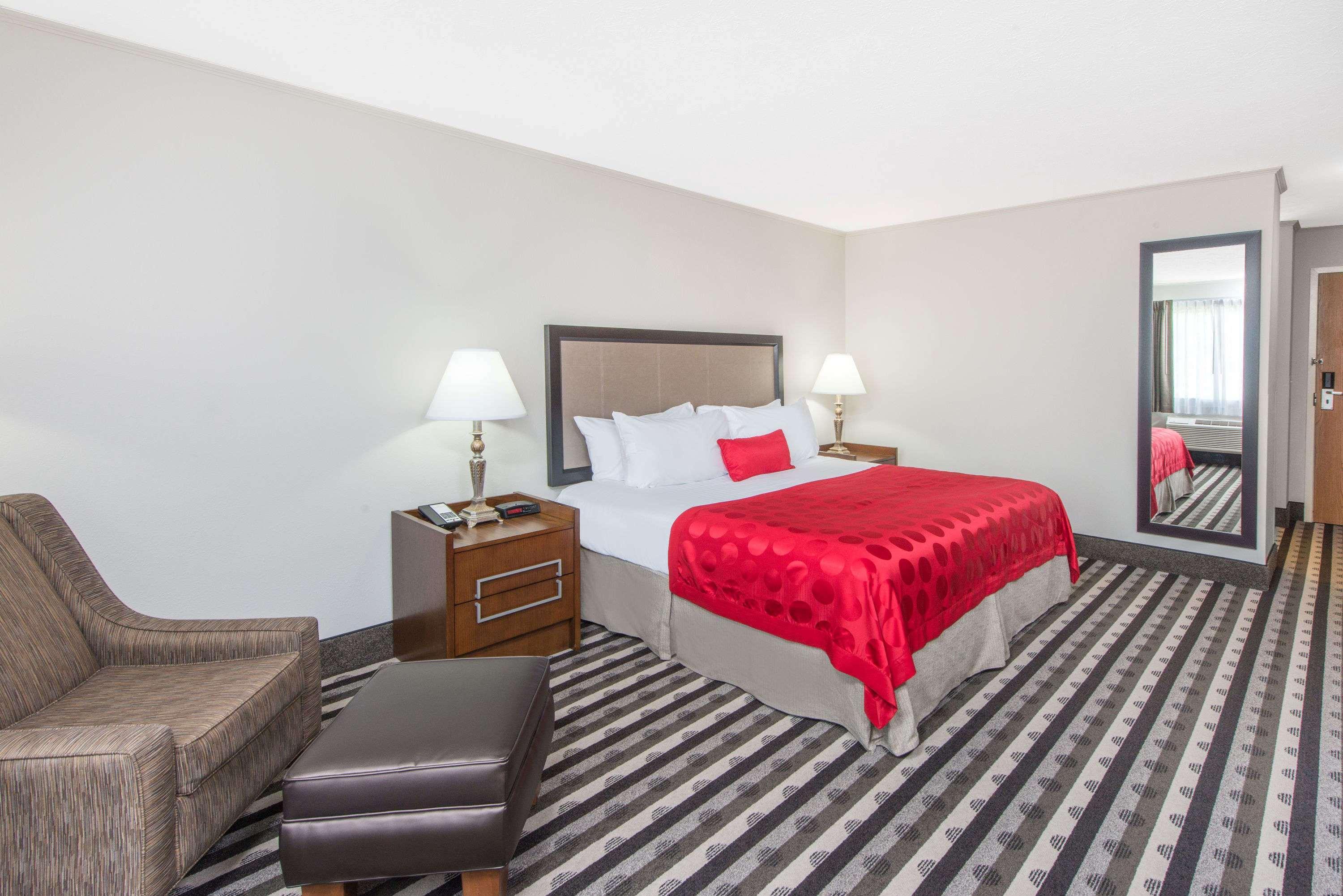 Ramada By Wyndham Springfield North Hotel Ngoại thất bức ảnh