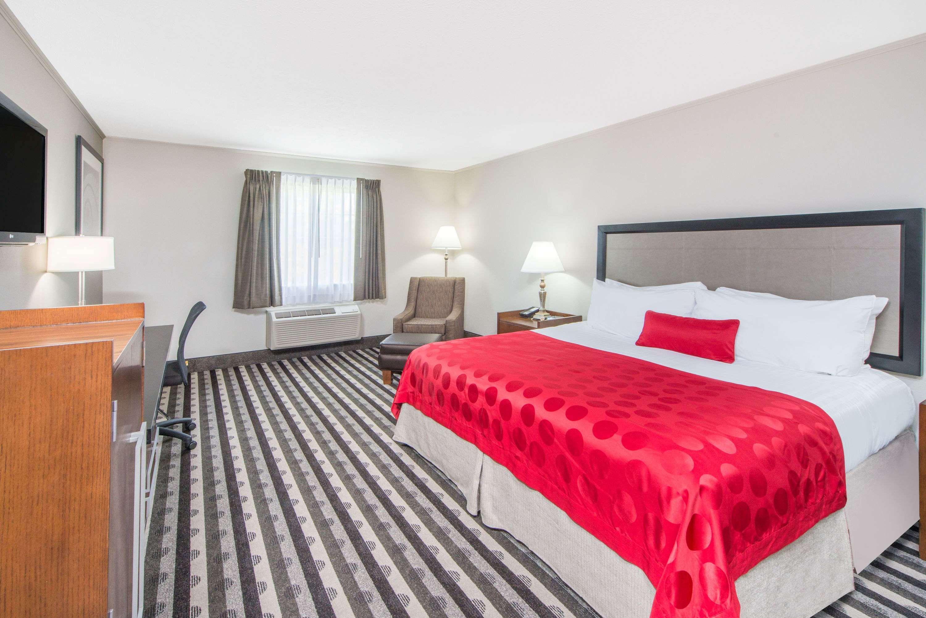 Ramada By Wyndham Springfield North Hotel Ngoại thất bức ảnh