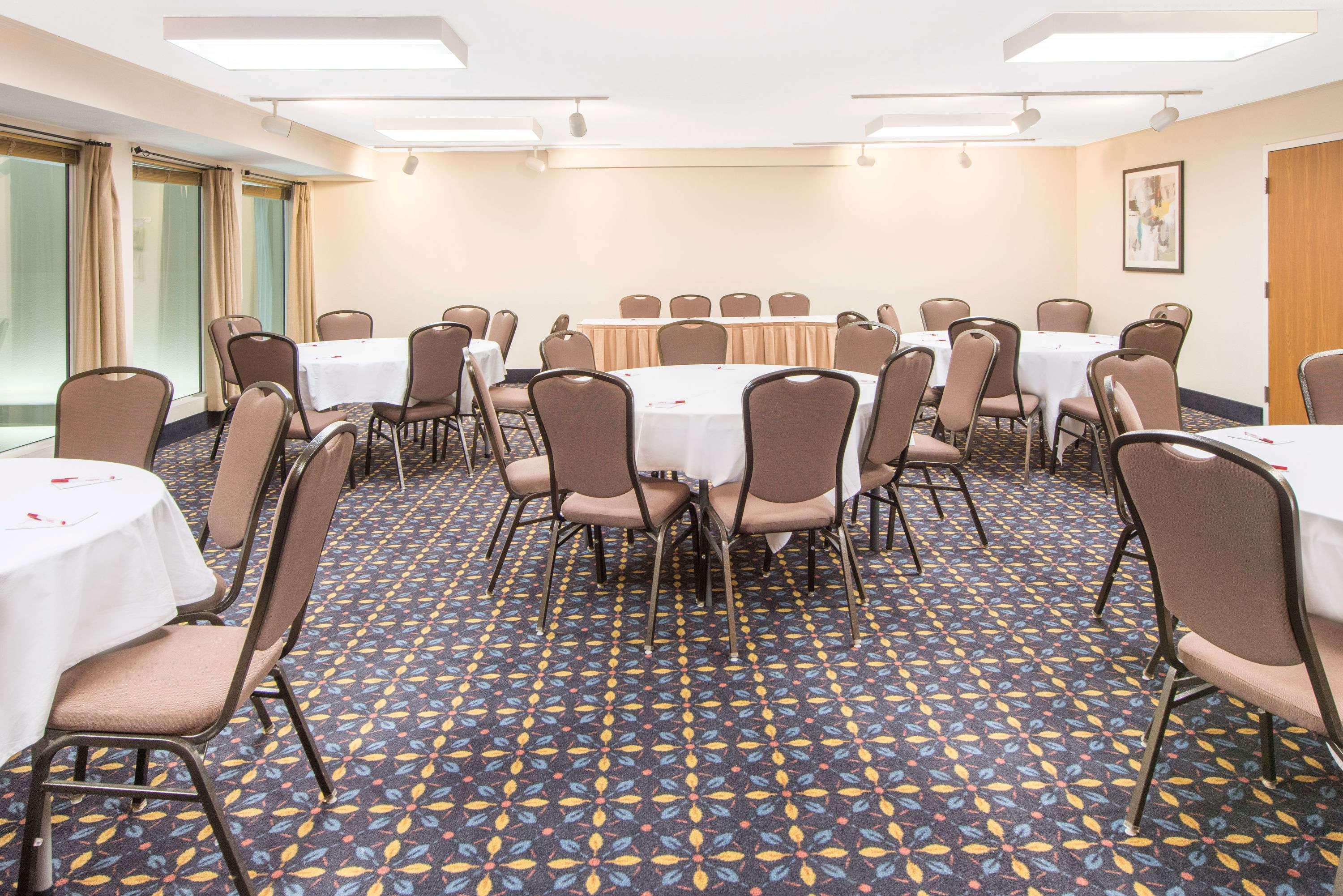 Ramada By Wyndham Springfield North Hotel Ngoại thất bức ảnh